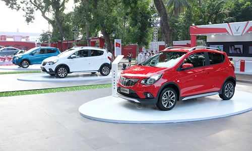 Dàn ôtô, xe máy điện Vinfast ra mắt với giá... rẻ