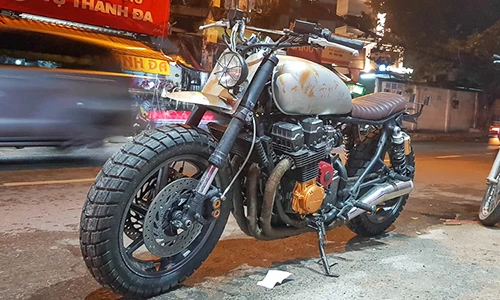 Xế nổ Honda CB750F độ phong cách "hàng nát" tại Sài Gòn