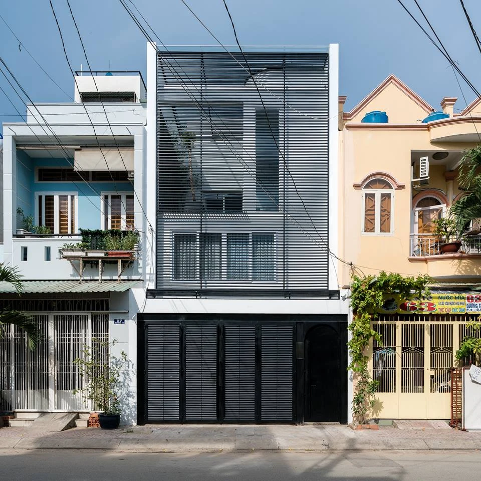 Nhà cũ kỹ bỗng bất ngờ ngập nắng gió sau cải tạo ở Sài Gòn