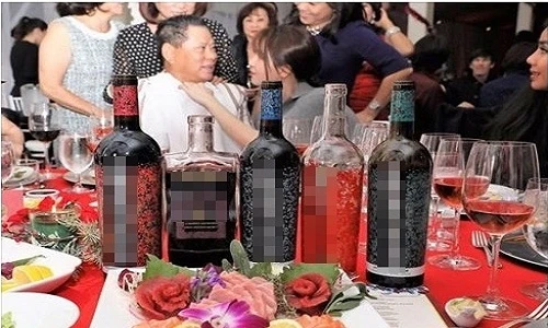 Con cái Hoàng Kiều hành động “sốc” sau chuyện của Ngọc Trinh