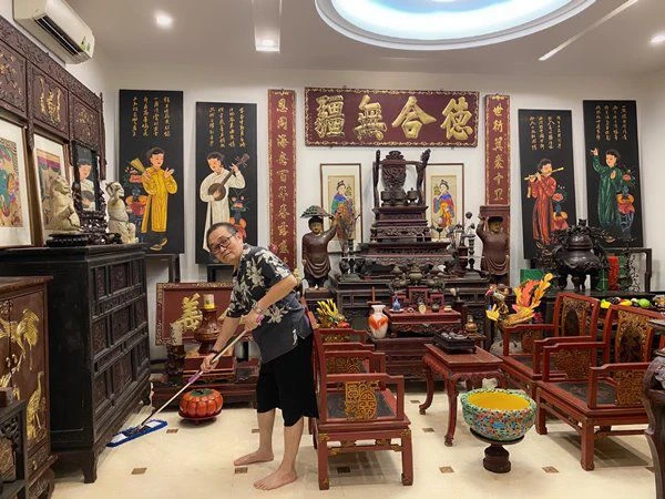 Hé lộ căn nhà toàn bằng gỗ của nghệ sĩ Xuân Hinh ở phố cổ