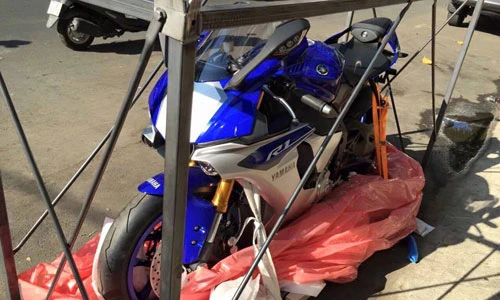 Siêu môtô YZF-R1 2015 về Việt Nam có giá gần 700 triệu đồng