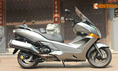 Siêu xe ga đường trường Honda xuất hiện tại Hà Nội