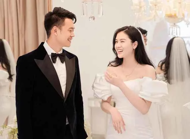 Hành trình đến cưới của trung vệ đội tuyển Việt Nam và bạn gái