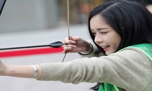 Dân mạng ngây ngất với vẻ đẹp của hot girl bắn cung