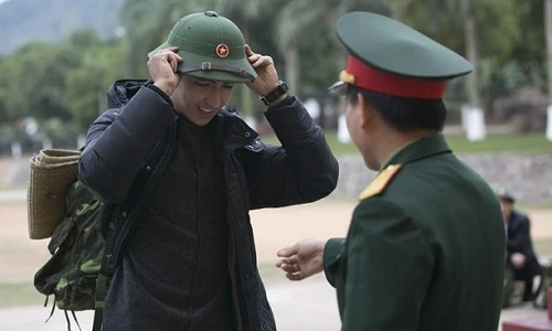 Hot boy Bình An bất ngờ "nhập ngũ" gây xôn xao