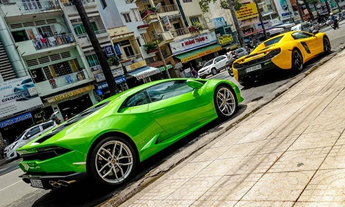 Xem thiếu gia Phan Thành cầm lái dàn siêu xe tiền tỷ