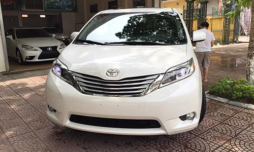 MPV Toyota Sienna Limited 2016 giá hơn 3 tỷ tại VN