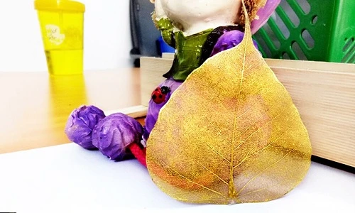 Mục sở thị lá bồ đề dát vàng hút khách tháng cô hồn