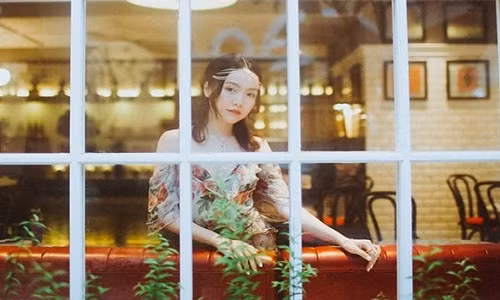 Cô gái Việt xinh đẹp công khai đả kích Ngọc Trinh là ai?