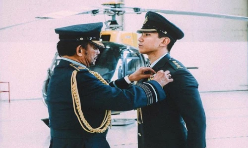 Hoàng tử Brunei lại khiến dân mạng phát sốt với loạt ảnh hot