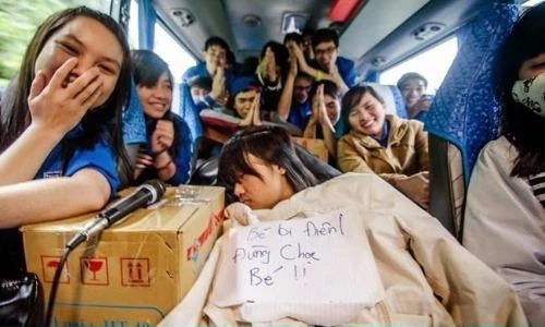 Nếu không muốn bị "hành hạ", đừng ngủ trước đám bạn thân!