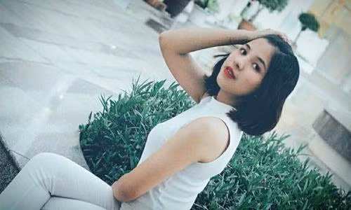 Cùng chị chơi "Bạn muốn hẹn hò", cô em bất ngờ nổi tiếng