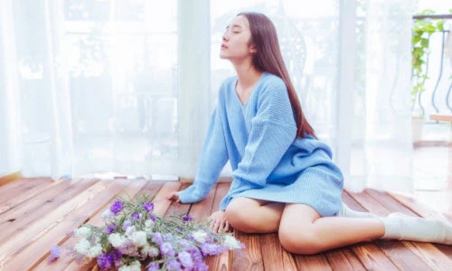 Nữ sinh chân dài 16 tuổi giống hệt sao phim cấp ba