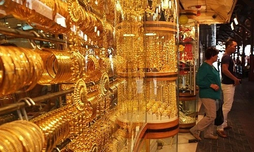 Lóa mắt trước chợ vàng bán theo kg ở Dubai