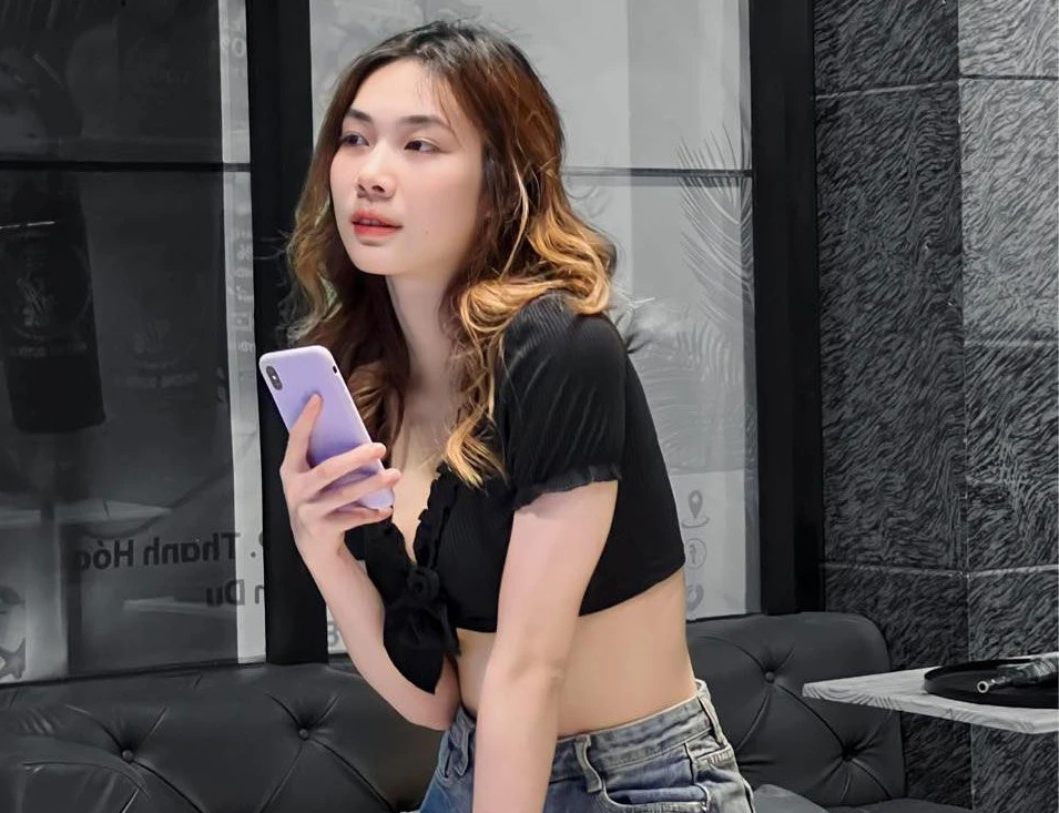 Rời sàn đấu, nữ võ sĩ người Mường đẹp không chỗ chê