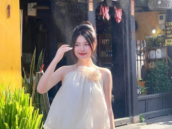 Bạn gái tuyển thủ U23 Việt Nam được báo Trung gọi tên là ai?