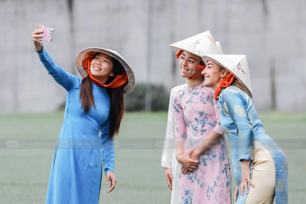 Huỳnh Như đem bản sắc Việt Nam đến đồng đội Bồ Đào Nha