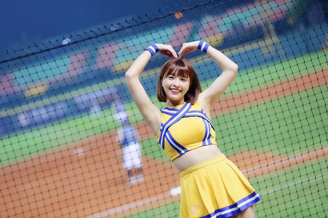 "Cải lão hoàn đồng", nữ thần đội cổ vũ Đài Loan trẻ trung hiếm có