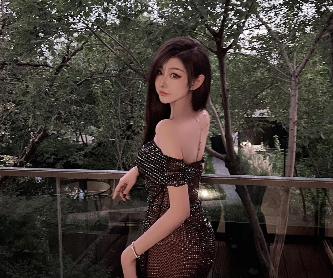 Lai lịch bí ẩn của hot girl Trung Quốc sở hữu vẻ đẹp trong veo