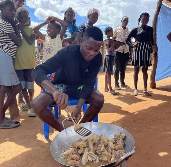 Lindo là ai mà được cộng đồng mạng Việt Nam yêu mến đến vậy?