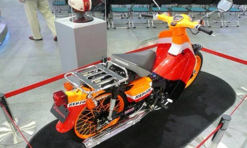 Honda Cup độ Repsol quá nổi bật của thợ Việt
