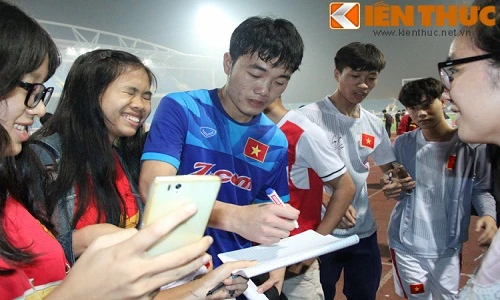 Fan bao vây Công Phượng và dàn sao ĐTQG Việt Nam