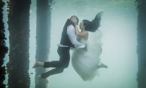 Ảnh cưới tuyệt đẹp của cặp đôi mê biển và thiên nhiên