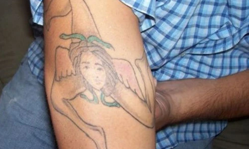 Hình xăm “nhạy cảm” khiến người nhìn phải xấu hổ