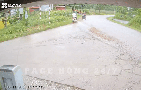 Video: Doi dau nu 'ninja', canh va cham day kho hieu khien ai cung ngo ngang