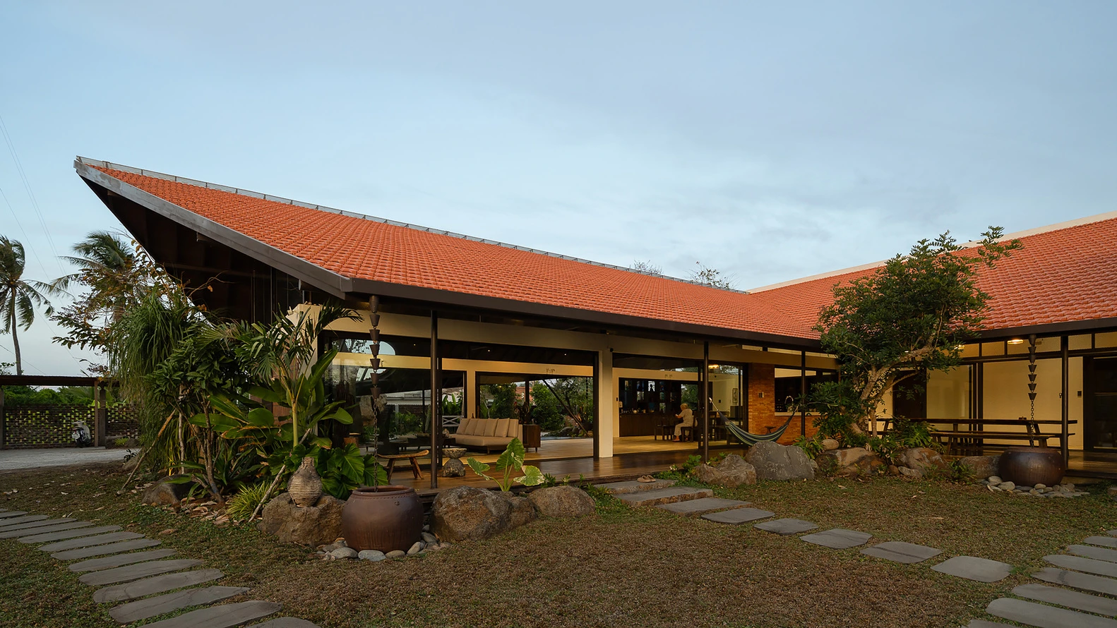 Báo Mỹ tấm tắc khen nhà mái ngói đẹp bình dị ở Bến Tre