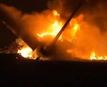 Mỹ: Máy bay chở hàng phát nổ, 2 người chết