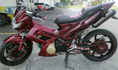 Tròn mắt ngắm Suzuki Raider phong cách B-King ma mị