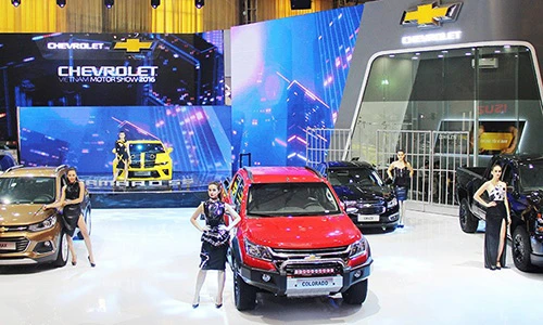 Gần 100 xe, 150 nghìn khách đến triển lãm ôtô VMS 2016