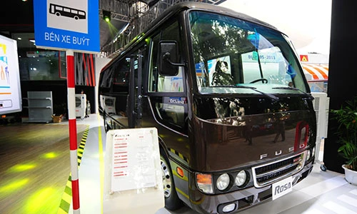 Xem xe tải Fuso trình diễn tại triển lãm Ôtô Việt Nam 2016