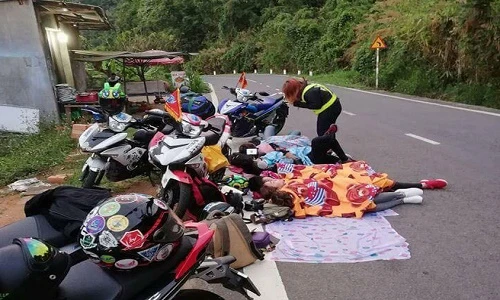 Ngủ bừa bãi ngoài đường, phượt thủ tự hại mình và người đi đường