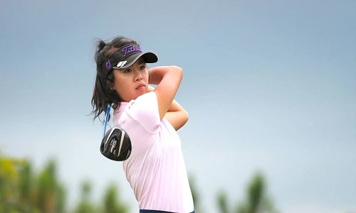 Trầm trồ trước tài sắc của hot girl làng golf Việt