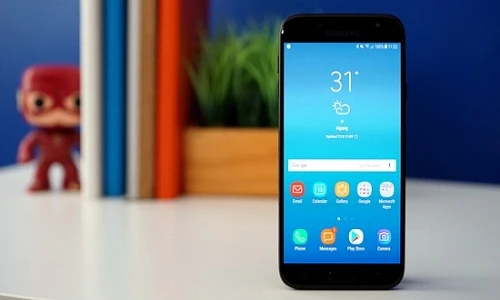Mua smarphone tầm trung chụp ảnh đẹp để du Xuân 2018