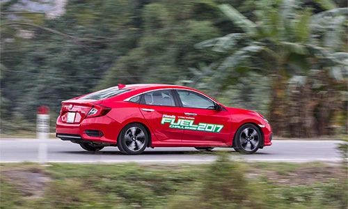 Honda Civic 2017 tại Việt Nam "uống" chỉ 4,5 lít xăng/100km