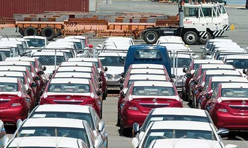 Xe nhập khẩu về Việt Nam nhiều nhưng giá khó giảm