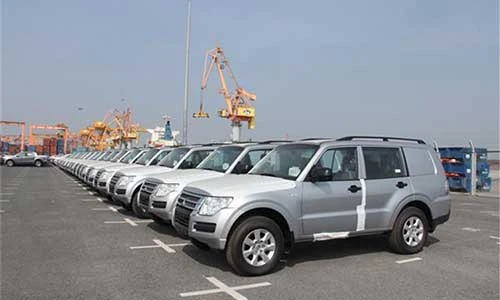 Ô tô nhập khẩu dồn dập về Việt Nam “chạy” Nghị định 116