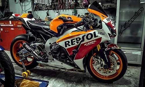 Dân chơi việt chi trăm triệu độ siêu môtô Honda CBR1000RR 