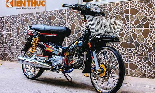 Dân chơi Sài Gòn chi trăm triệu độ Honda Dream Việt