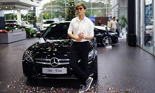 Ca sỹ Tim bất ngờ “cưới vợ hai” Mercedes C-Class tiền tỷ