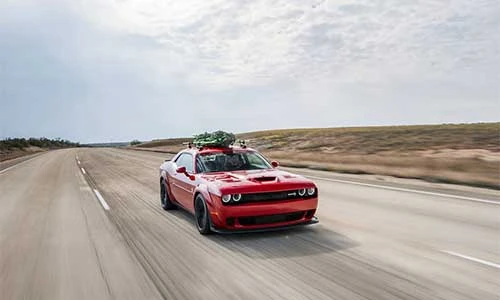 Cây thông Noel nhanh nhất - Dodge Challenger Hellcat