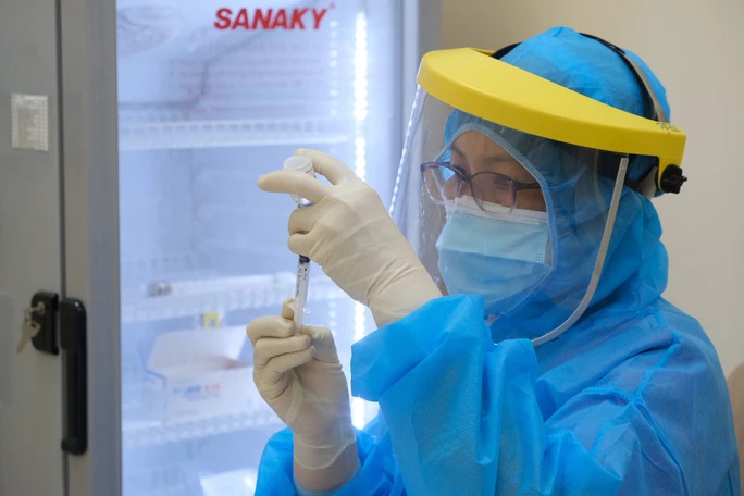 Bị viêm đường ruột, ung thư tuyến giáp tiêm vắc-xin Covid-19 được không?