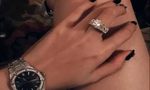 Á hậu Huyền My than “sạt nghiệp” vì sắm nhẫn bạc tỷ