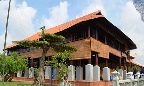 Cơ ngơi hoành tráng khó tưởng tượng của Hoài Linh, Quang Tèo