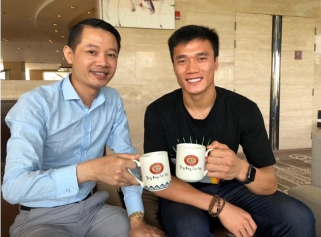 Danh tính đại gia tặng xe hơn 2 tỷ cho thủ môn Bùi Tiến Dũng