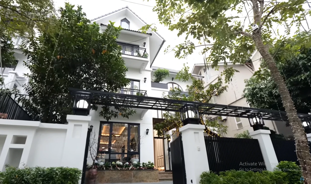 Khám phá biệt thự “đi mỏi chân” 30 tỷ ở ngoại thành Hà Nội